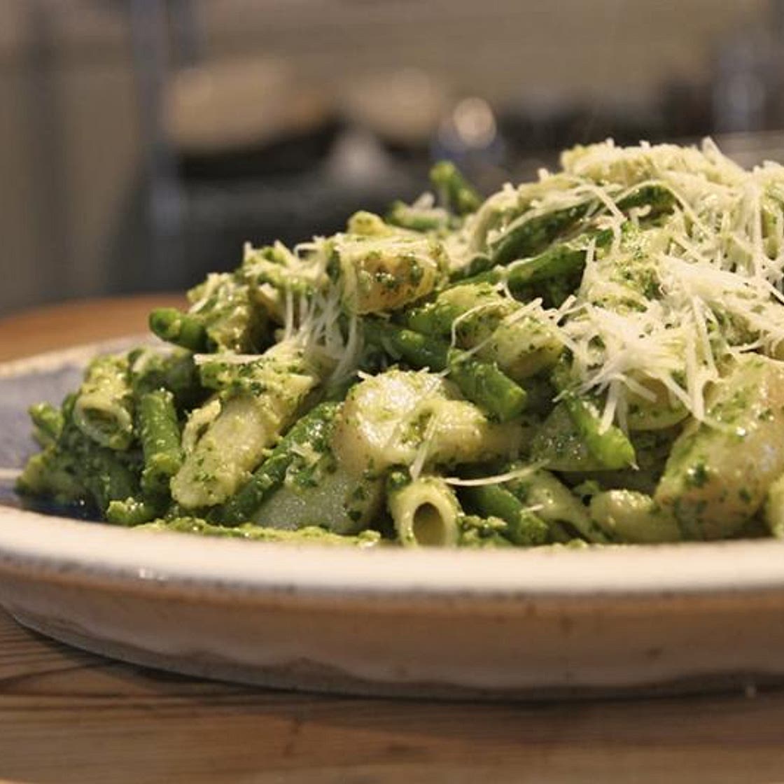 Pasta and pesto with green beans