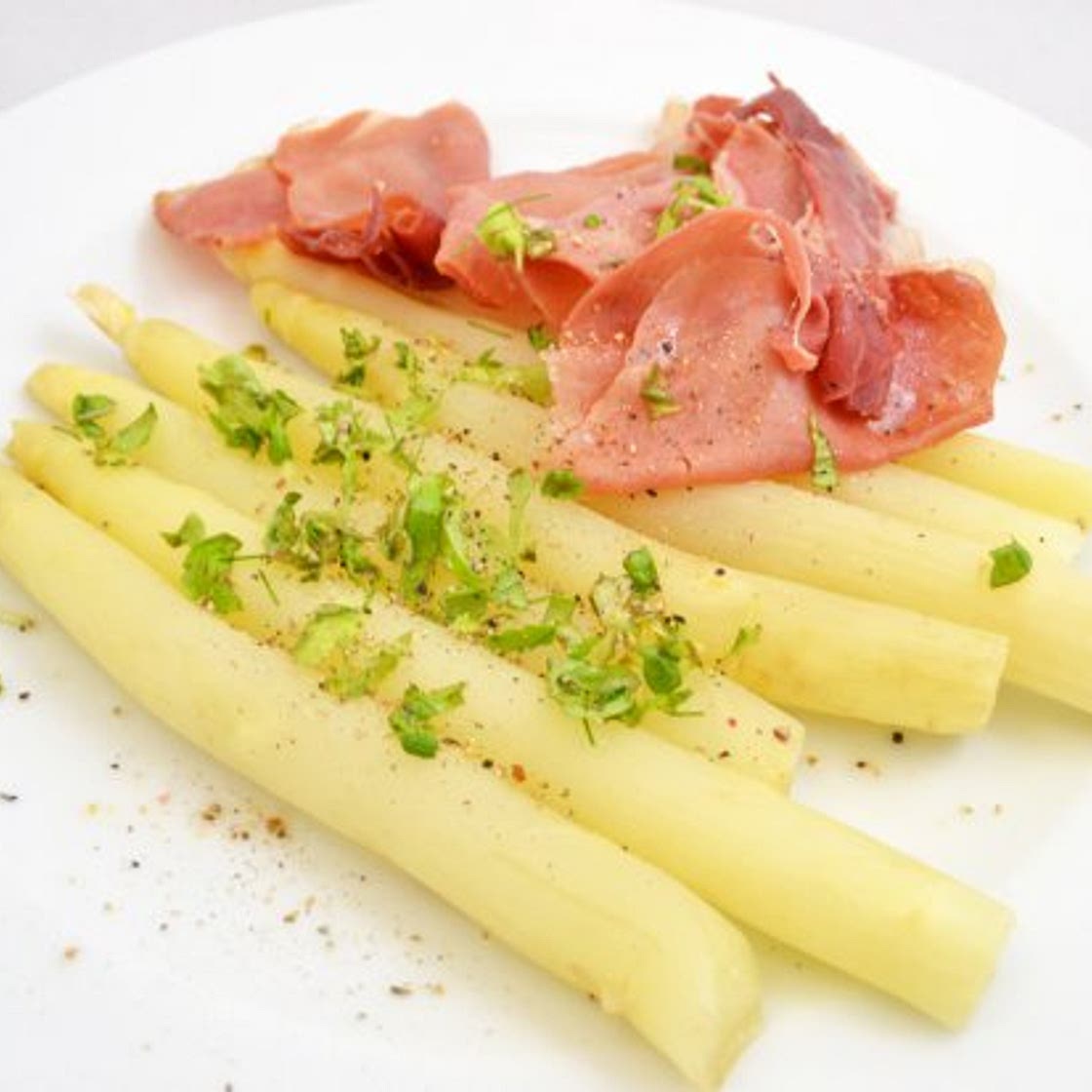 Weißer Spargel mit Prosciutto