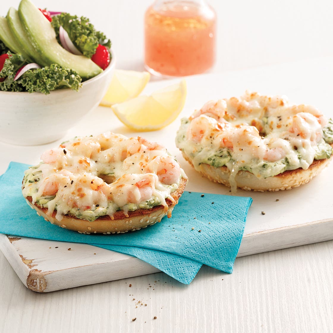 Bagel gratiné aux crevettes nordiques