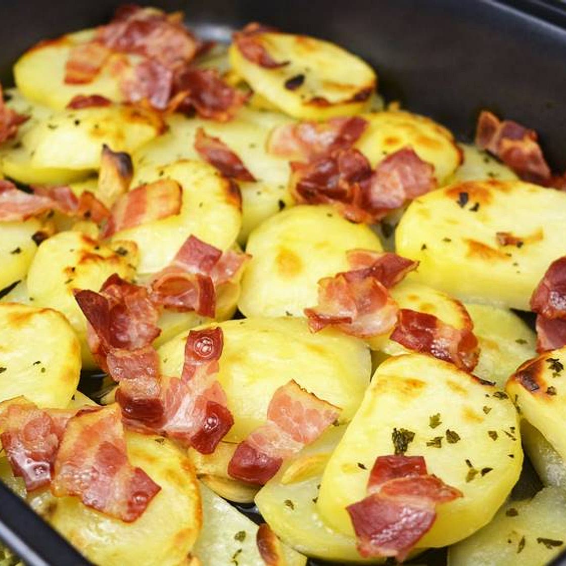 Patatas al ajillo con beicon