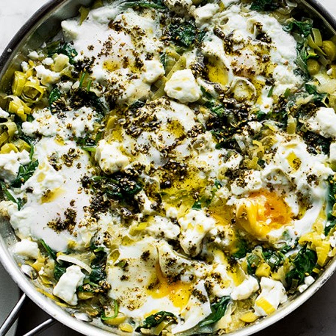Braised eggs with leeks
