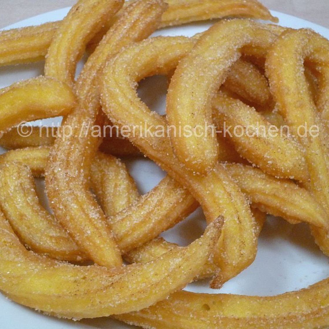 Churros (frittiertes Brandteig-Gebäck)