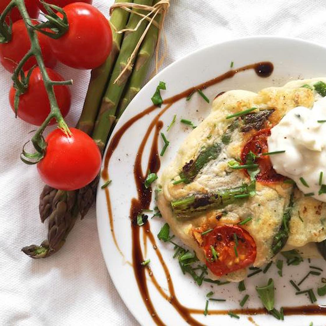 Spargelküchlein mit Artischockencreme