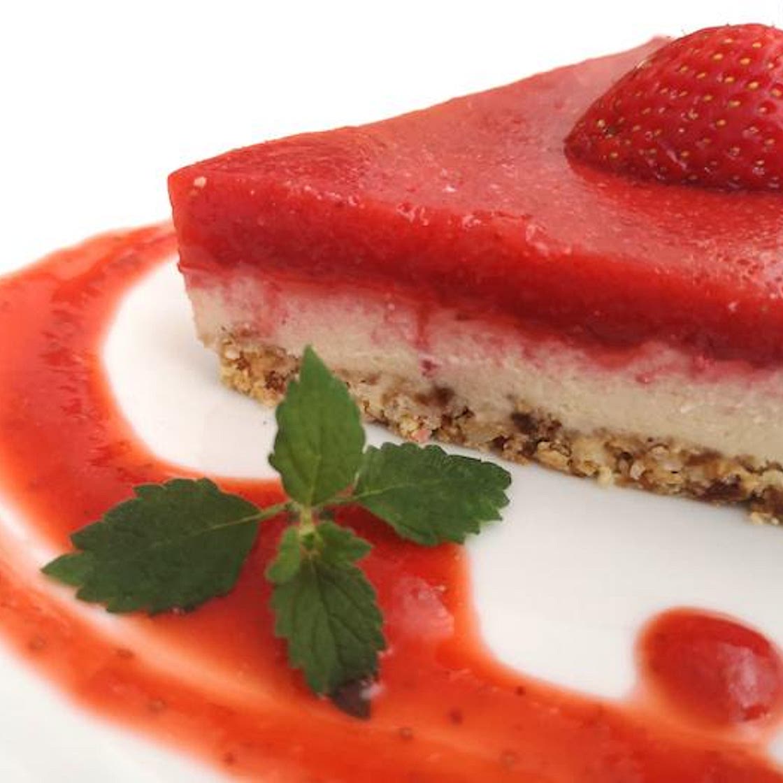 Veganer Erdbeer-Cashew Cheesecake aus dem Kühlschrank