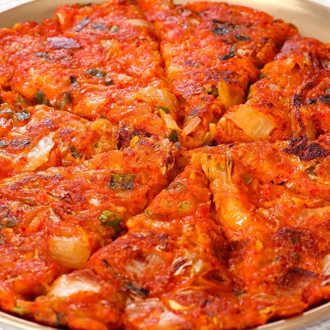 Kimchi pancake (Kimchijeon: 김치전)