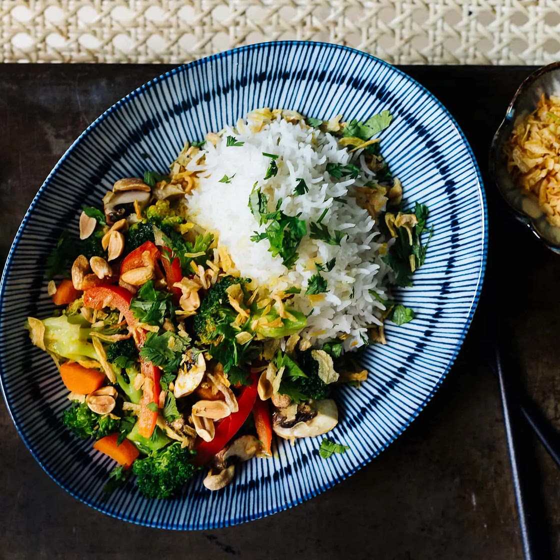 Schnelles veganes Gemüsecurry mit Jasminreis