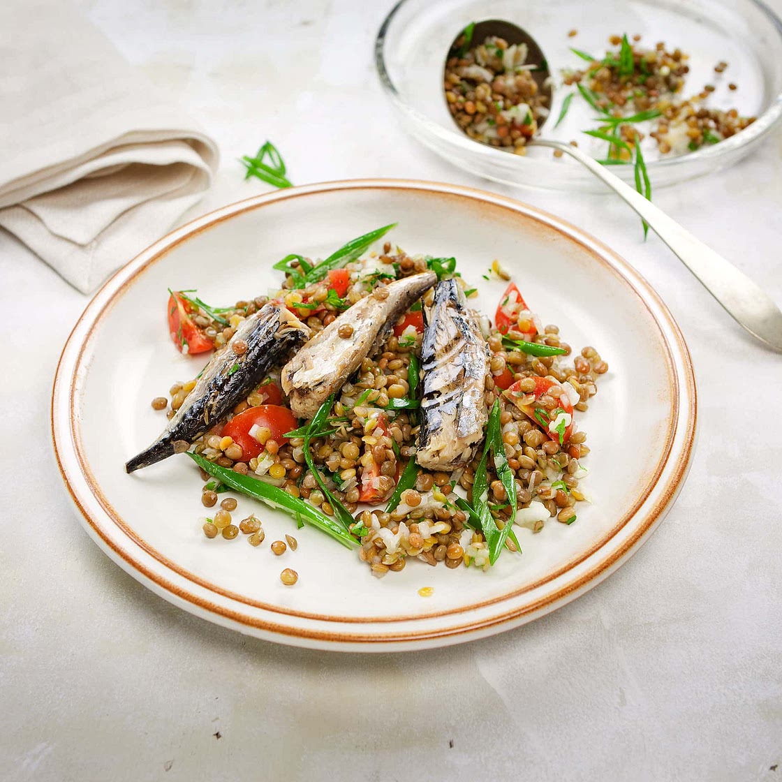 Berglinsen mit Sardinen und Cherrytomaten