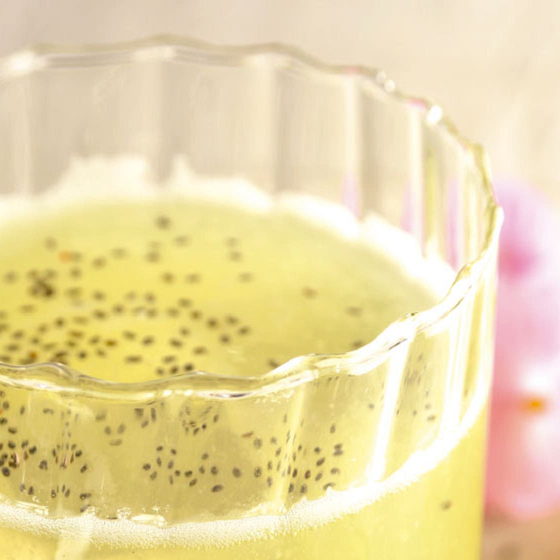 Prepara esta saludable agua de tuna con chía