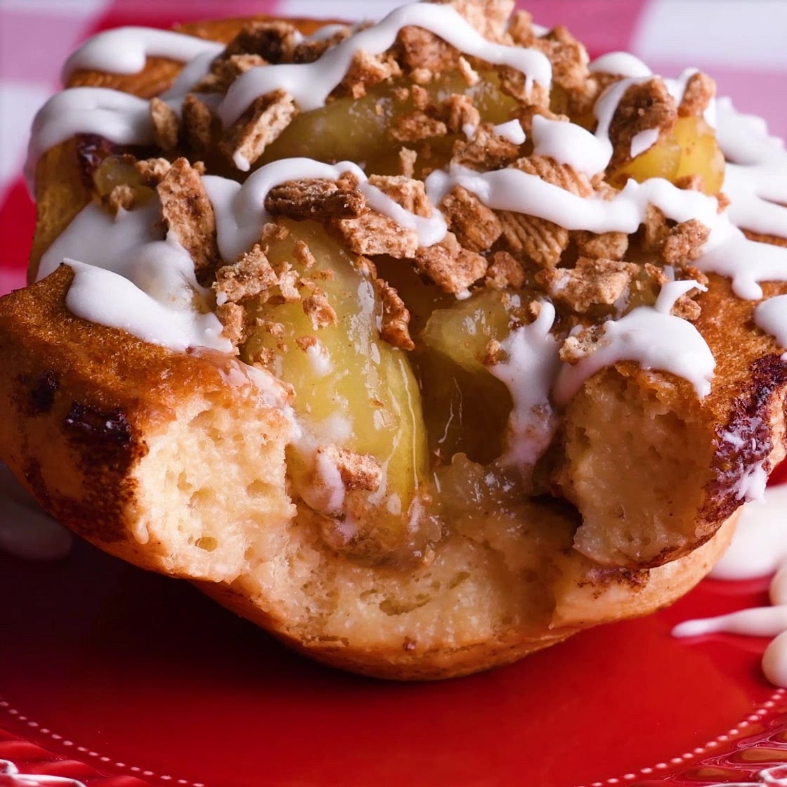 Cinnamon Roll Apple Pie Cups