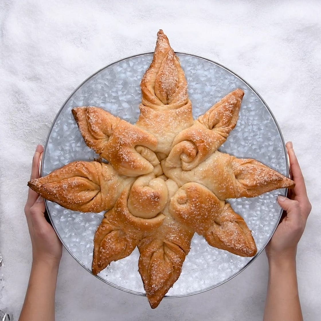 Pull-Apart Vanilla Snowflake Loaf | So Yummy