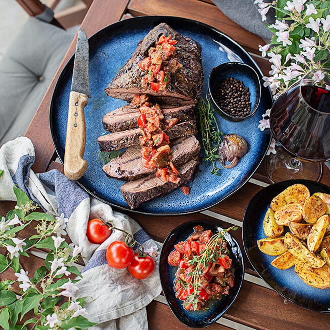 Rinderbraten vom Grill mit Wedges & Tomaten Chimmichuri