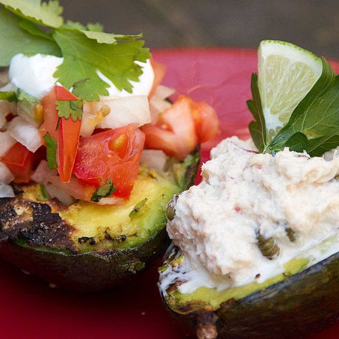 Avocats farçis sur le BBQ