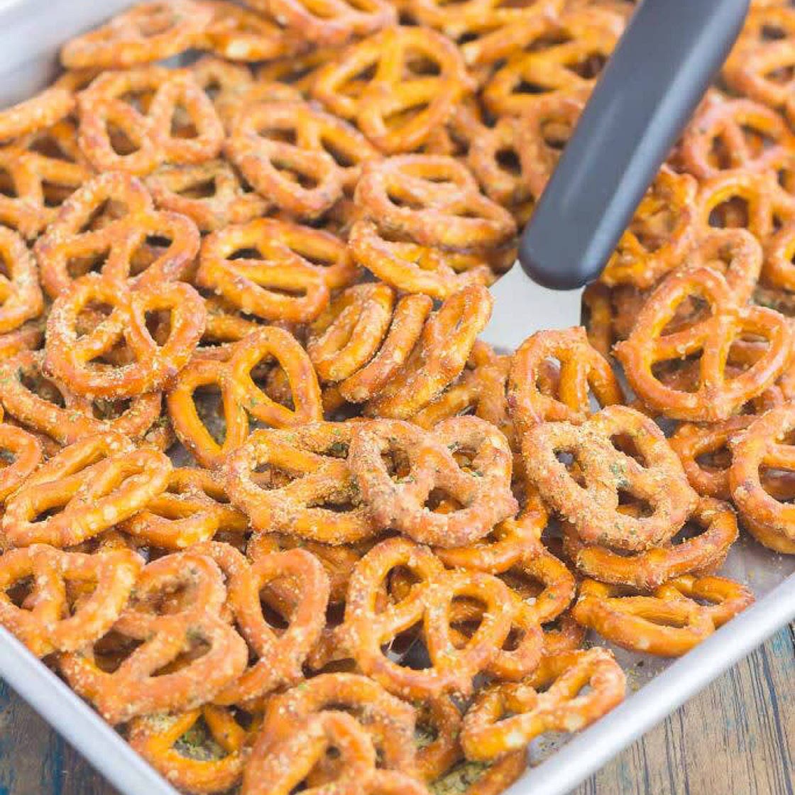 GARLIC RANCH PRETZELS