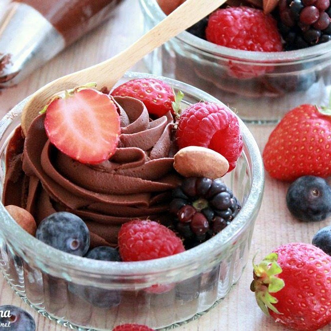 Mousse vegana all’avocado e cioccolato