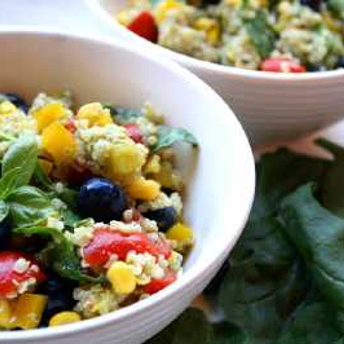 Fruchtiger Quinoasalat mit Pesto
