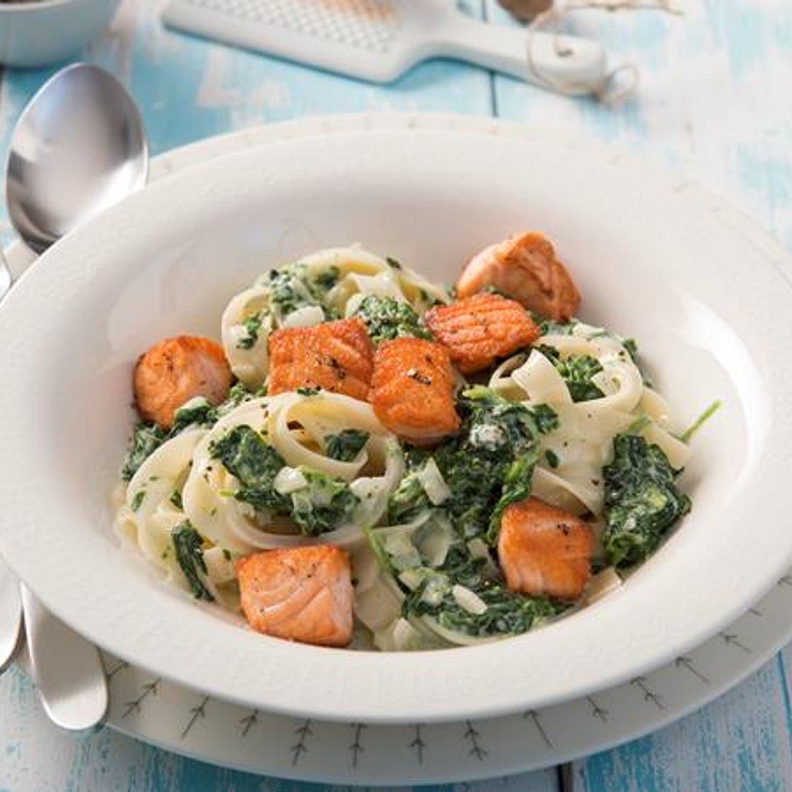 Pasta mit Lachs und Spinat