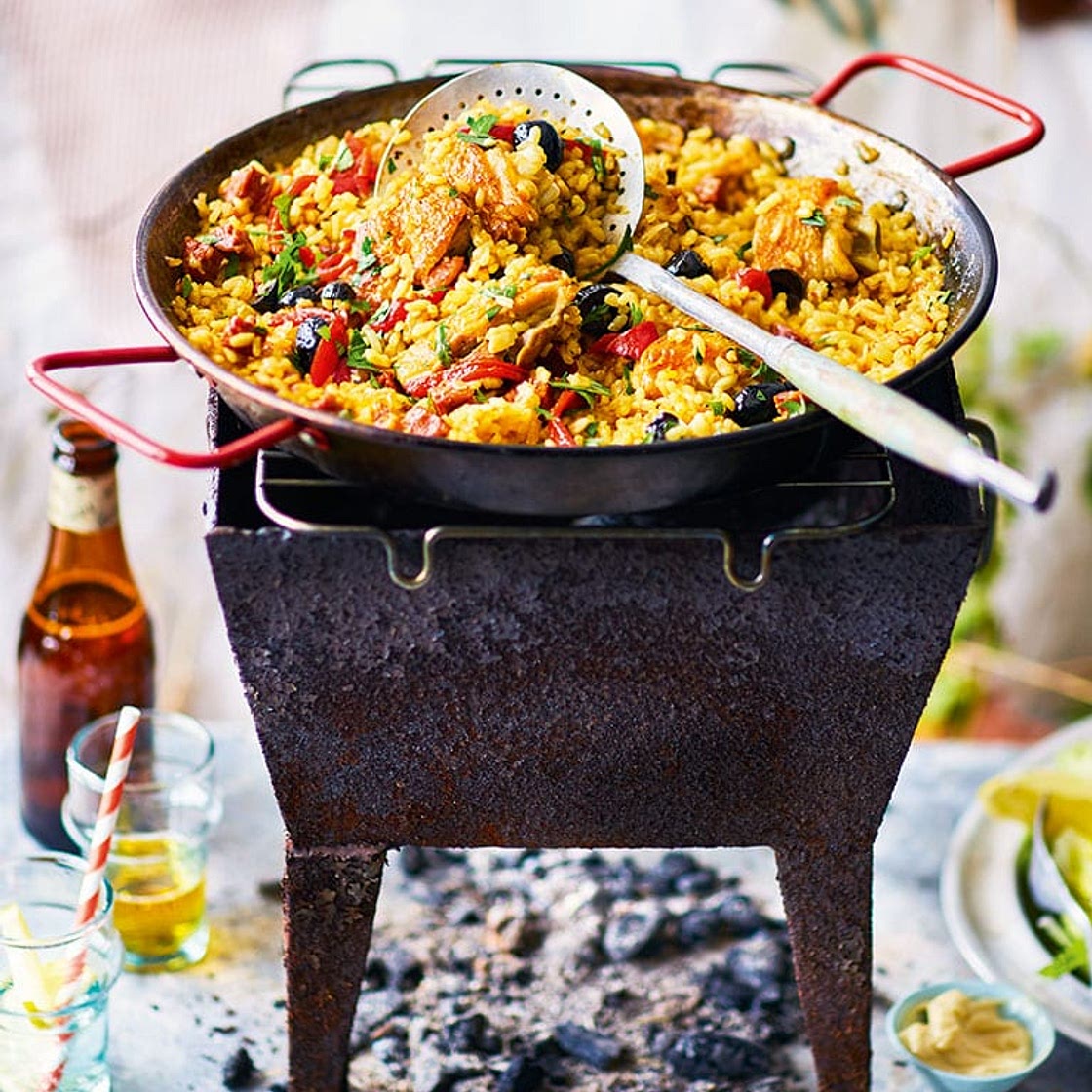 Chicken and pepper paella with chorizo