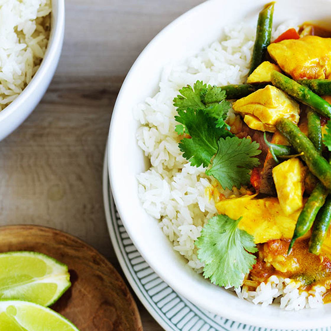 Snapper curry with green beans and coriander