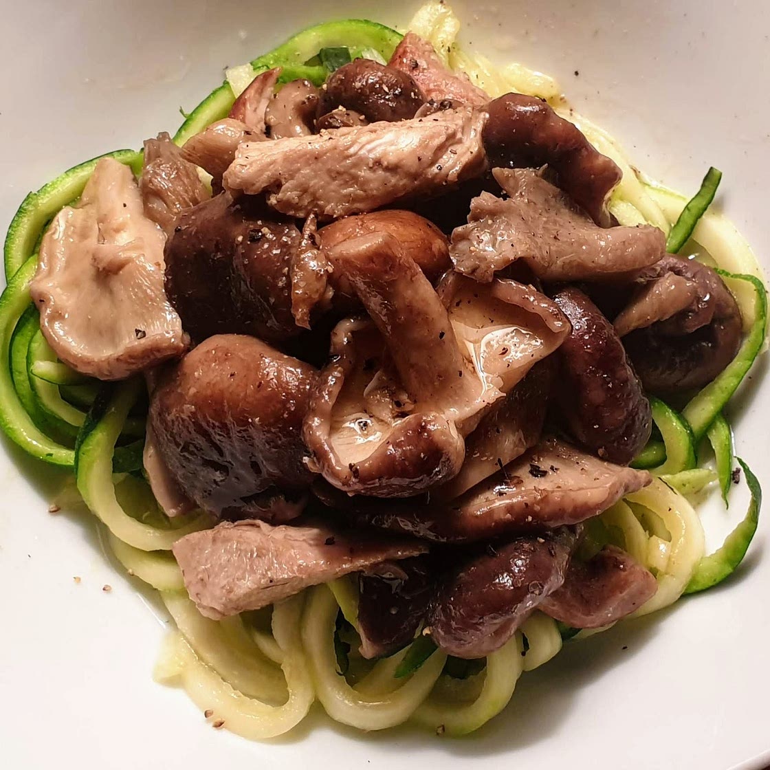 Mushrooms with courgette spaghetti