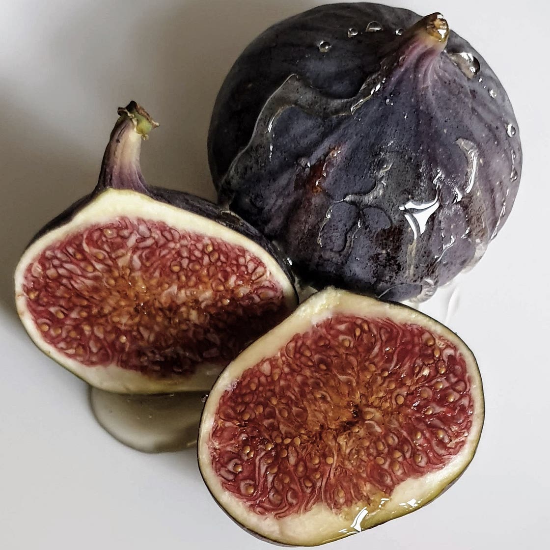 Baked figs in honey