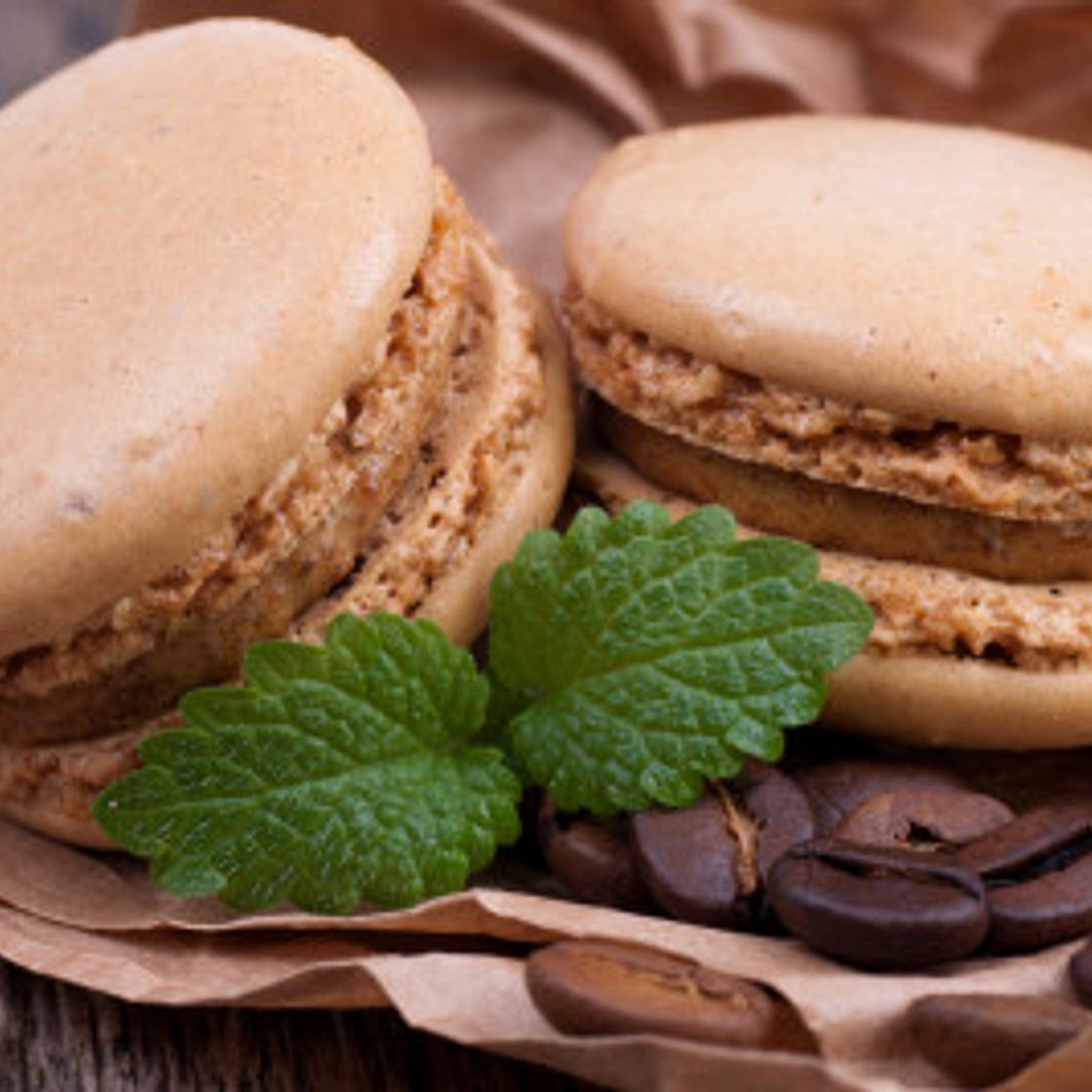 Macarons au café