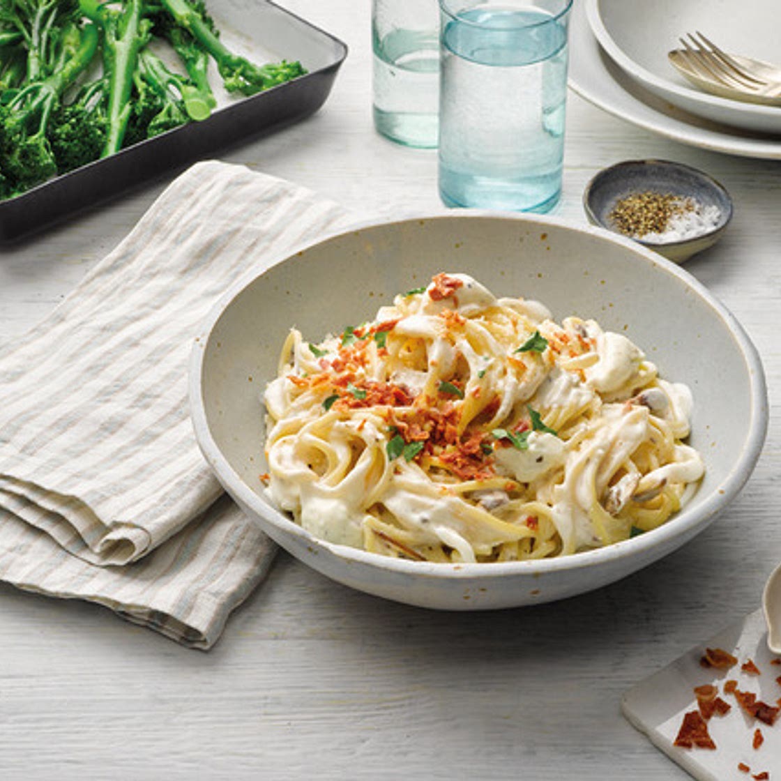 Carbonara-style garlic and herb Philadelphia pasta