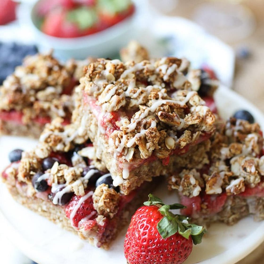 Oatmeal breakfast bars with berries (Vegan)