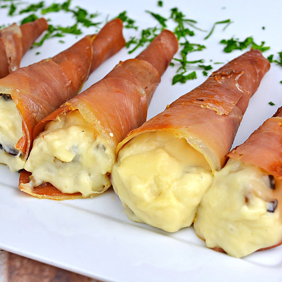 Conos de jamón con crema de setas