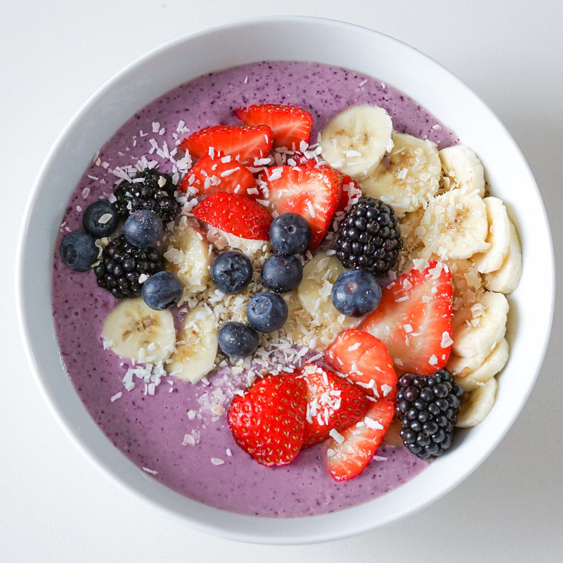 Blueberry (all the berries!) smoothie bowl