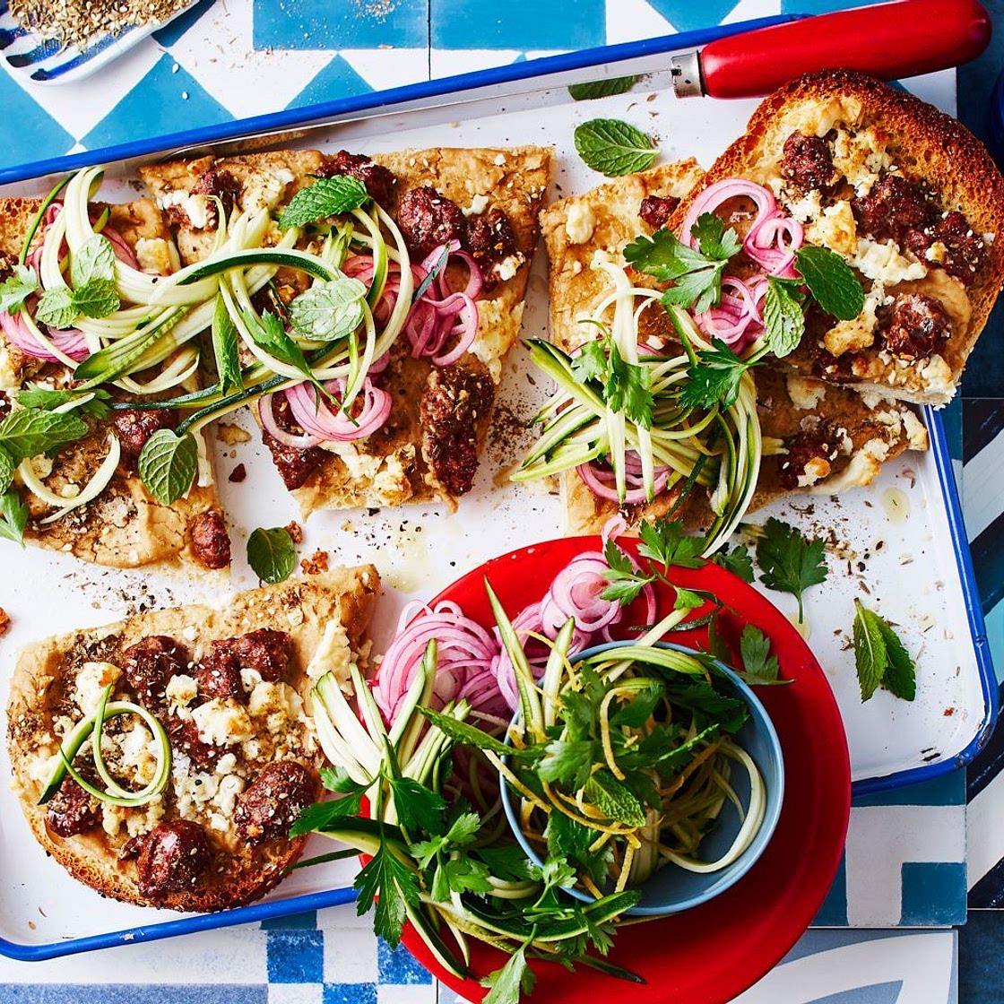 Flatbread with hummus and spiced lamb
