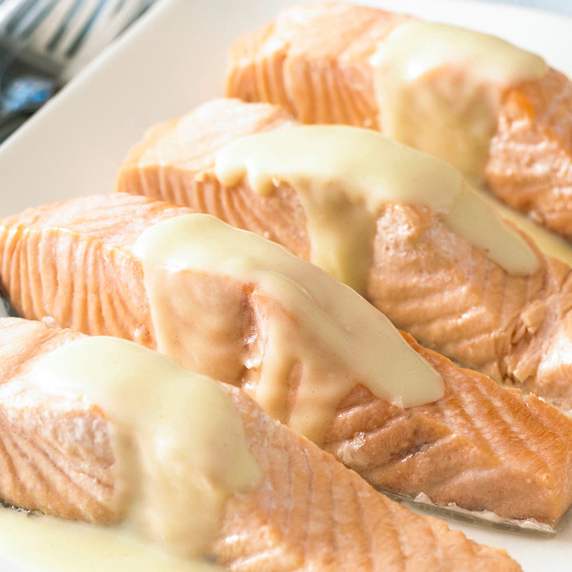 Poached salmon with lemon sauce