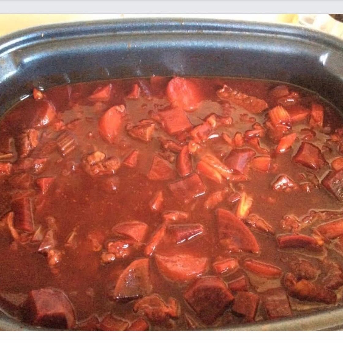 Beetroot soup  in slow cooker 