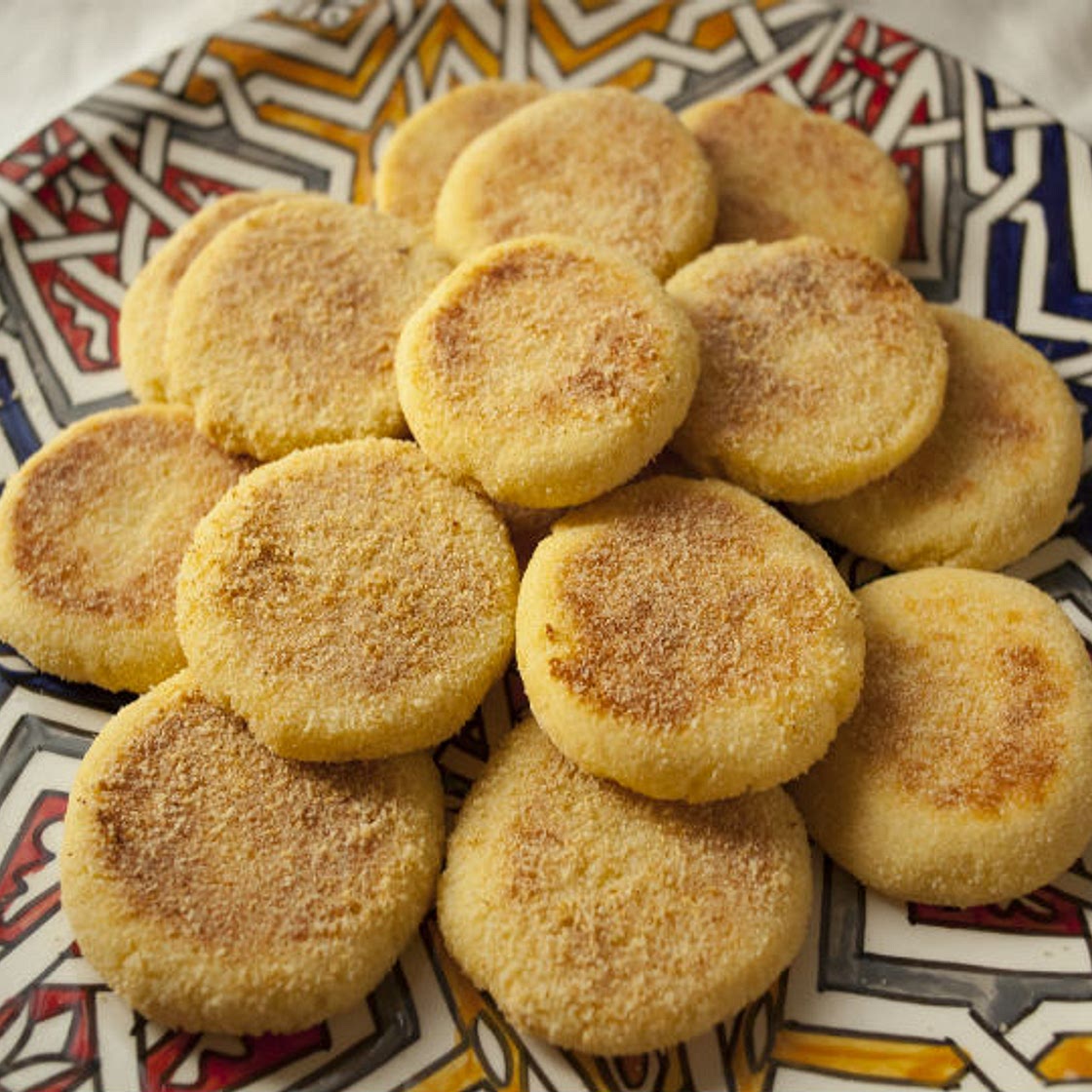 Prepara gorditas de azúcar con masa de maíz, ¡en comal!