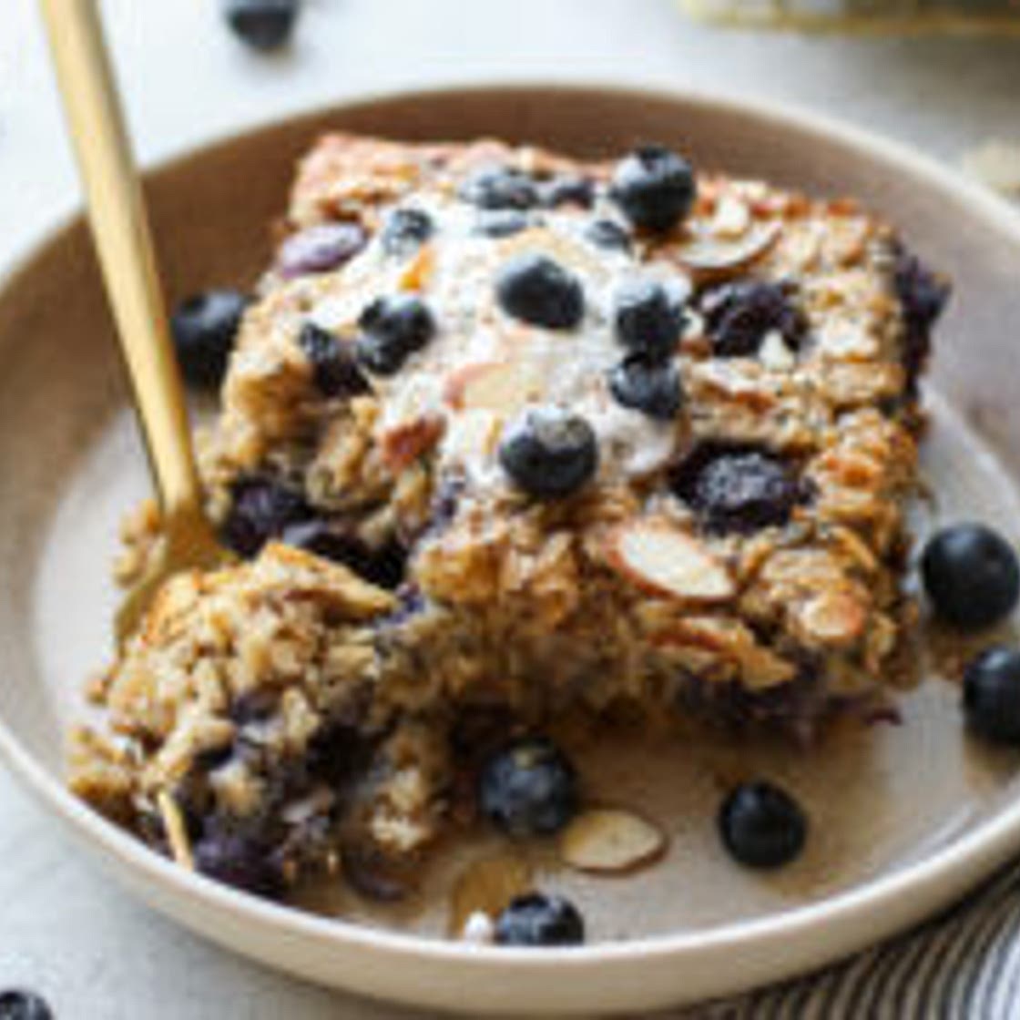 Healthy Blueberry Baked Oatmeal (Gluten-free)