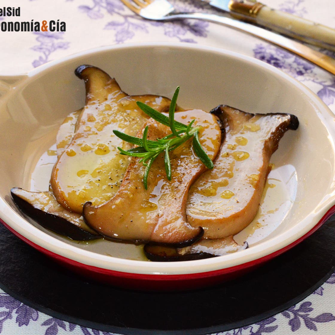 Seta de cardo confitada con romero y ajo