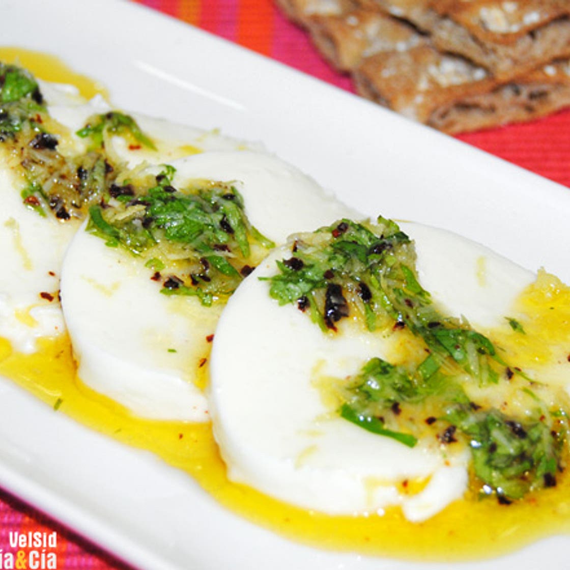 Mozzarella con cilantro y limón