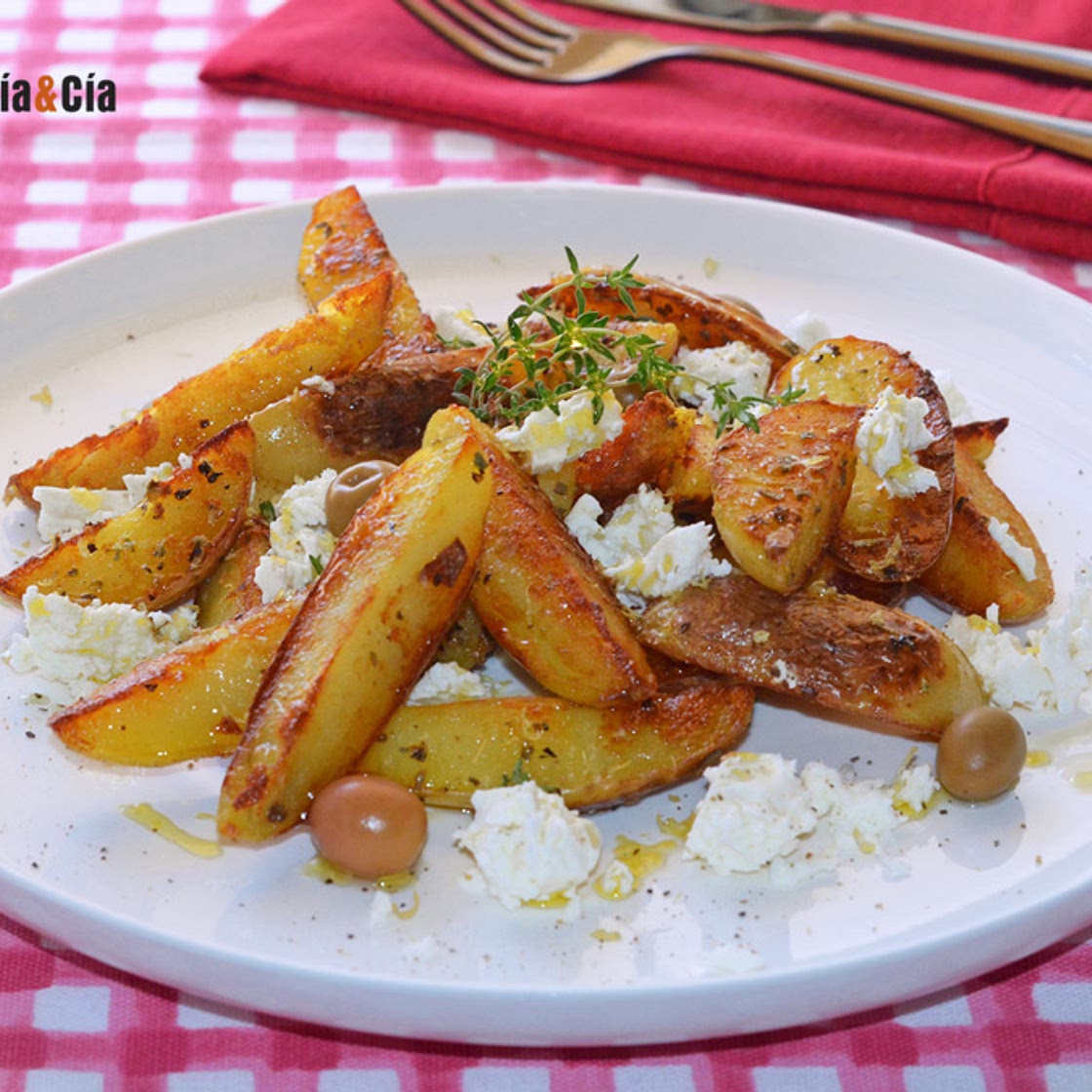 Patatas gajo con queso feta, limón y tomillo, una deliciosa y aromática receta para compartir