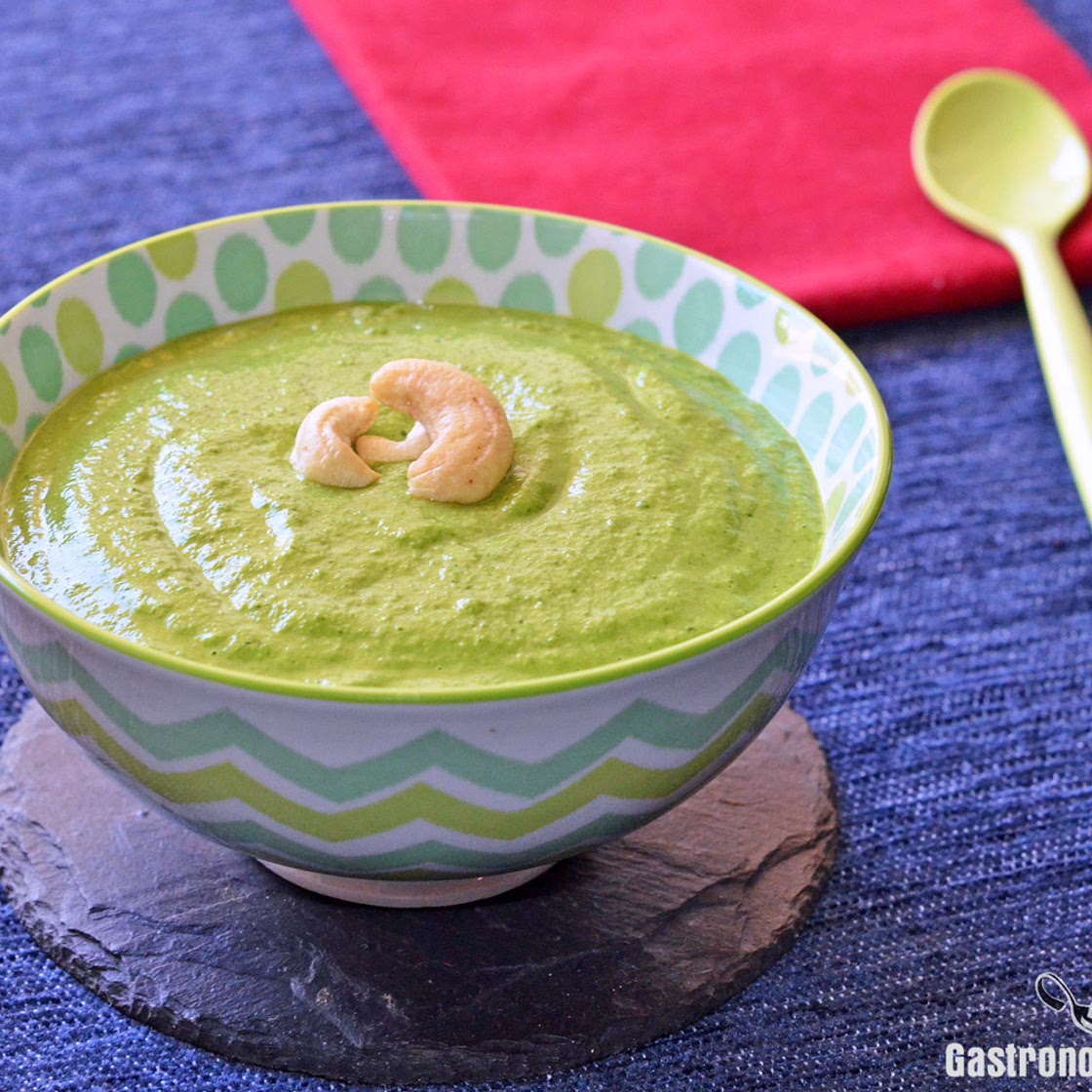 Pesto de espinacas y anacardos, una salsa vegana deliciosa para todo tipo de platos