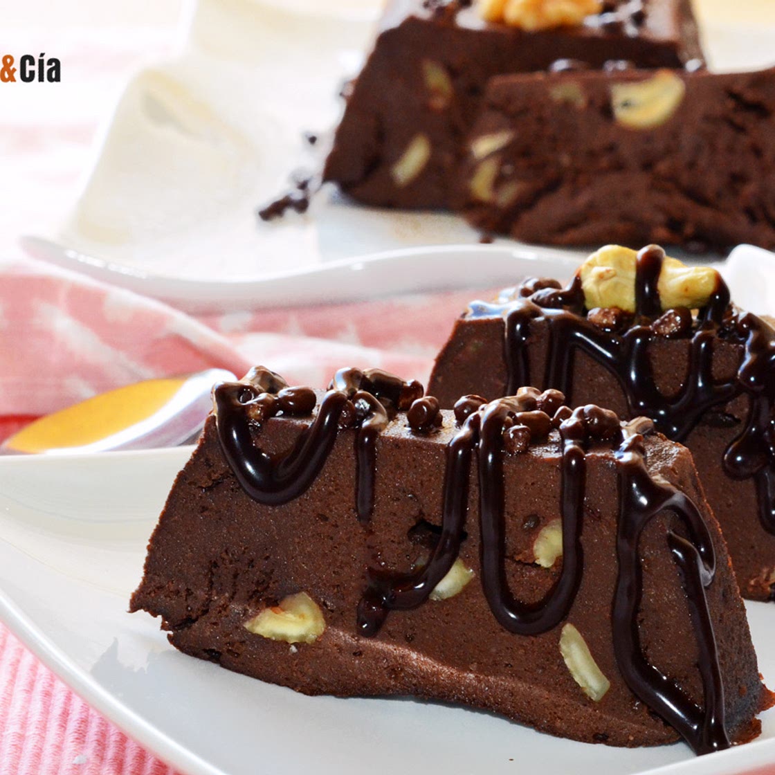 Bizcocho húmedo de chocolate (tipo brownie), receta saludable que se hace en 10 minutos