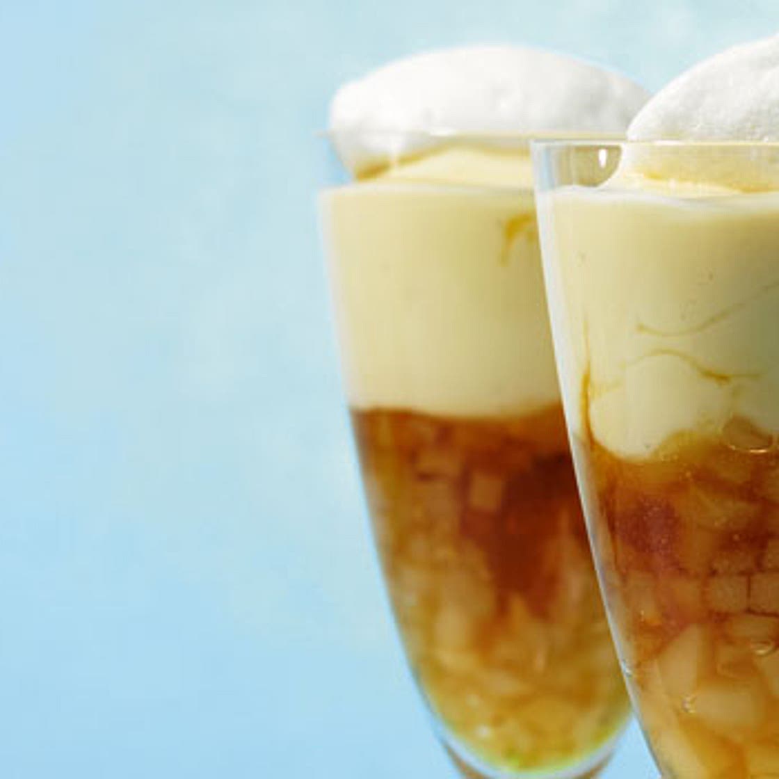 Vanillecreme mit Schneeeiern und Birnenkompott