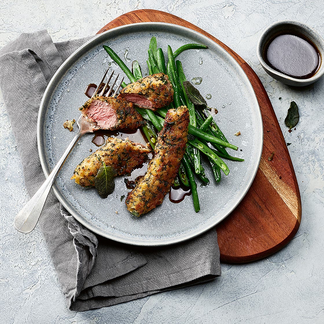 Lammfilets in Salbeikruste
