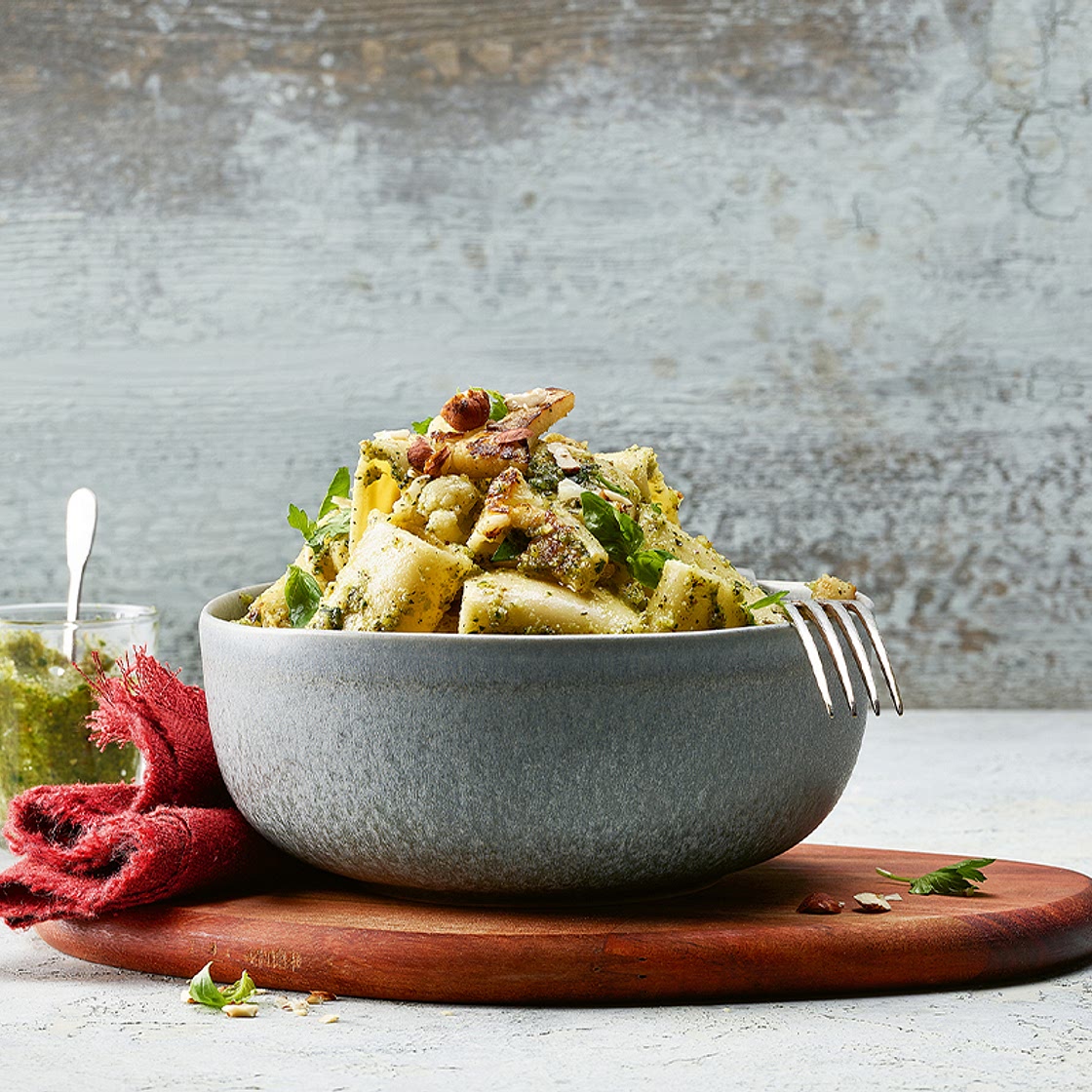 Pasta mit Blumenkohl und Haselnuss-Pesto