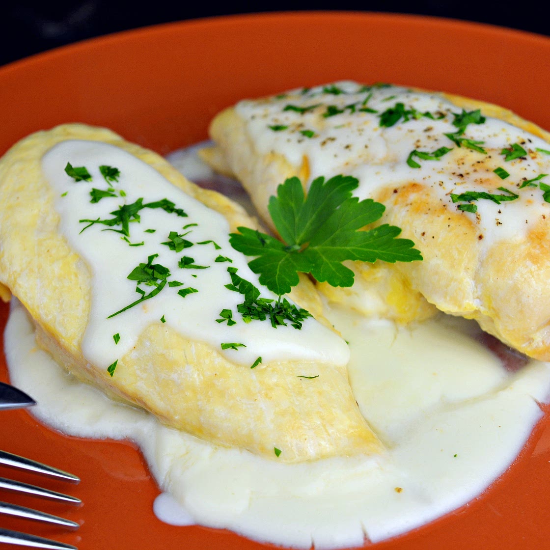 Pechugas de pollo con salsa de queso cheddar viejo