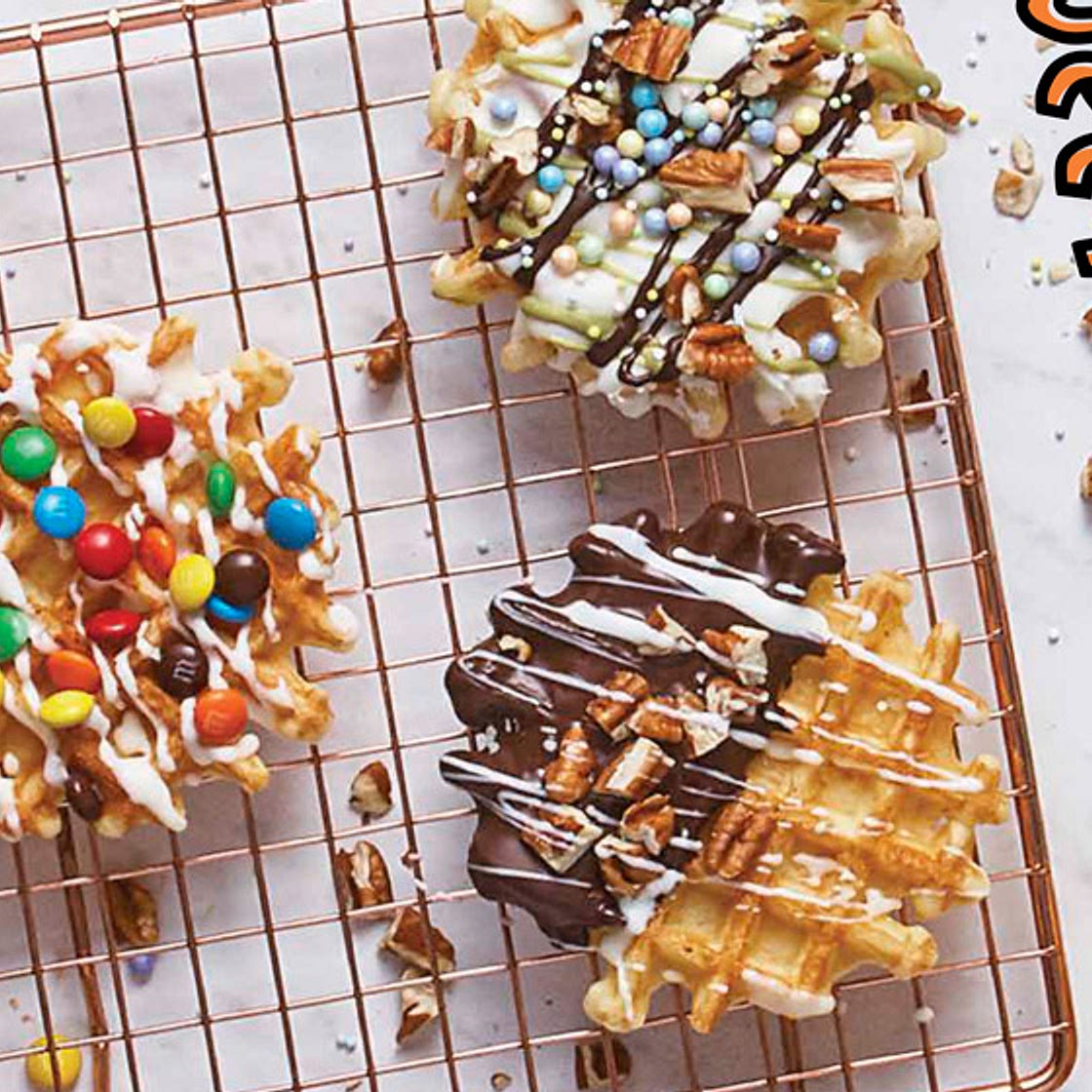 Waffles decorados con chocolate y chispas de colores
