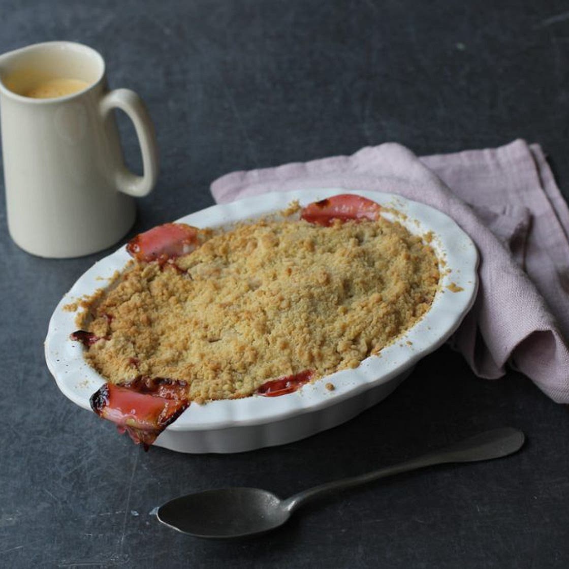 Rhubarb crumble