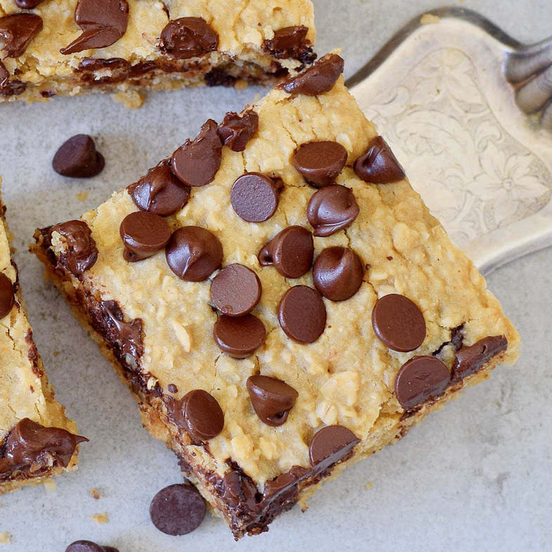 Oatmeal Chocolate Chip Bars