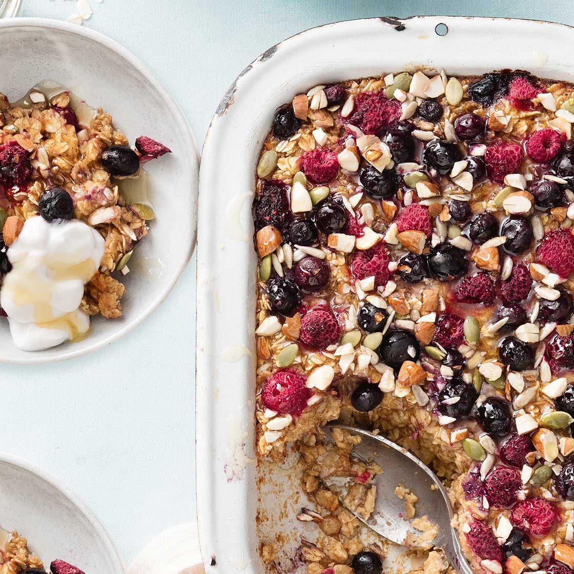 Mixed berry baked oats pudding
