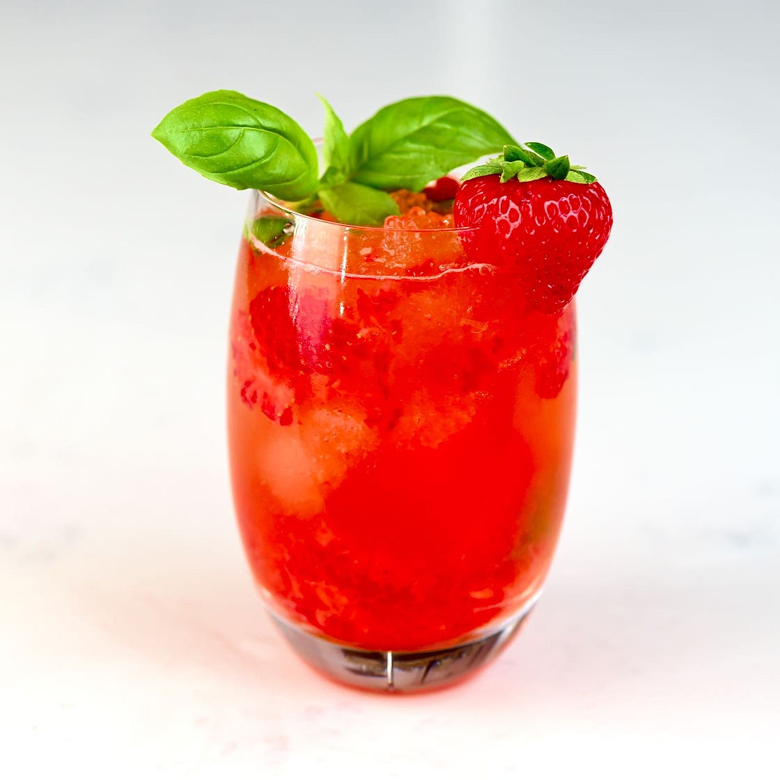 Simple Strawberry Mocktail (Strawberry Limeade)