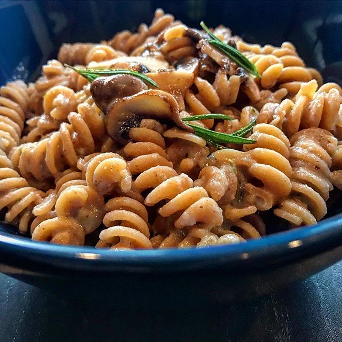 Creamy, Vegan mushroom and rosemary pasta