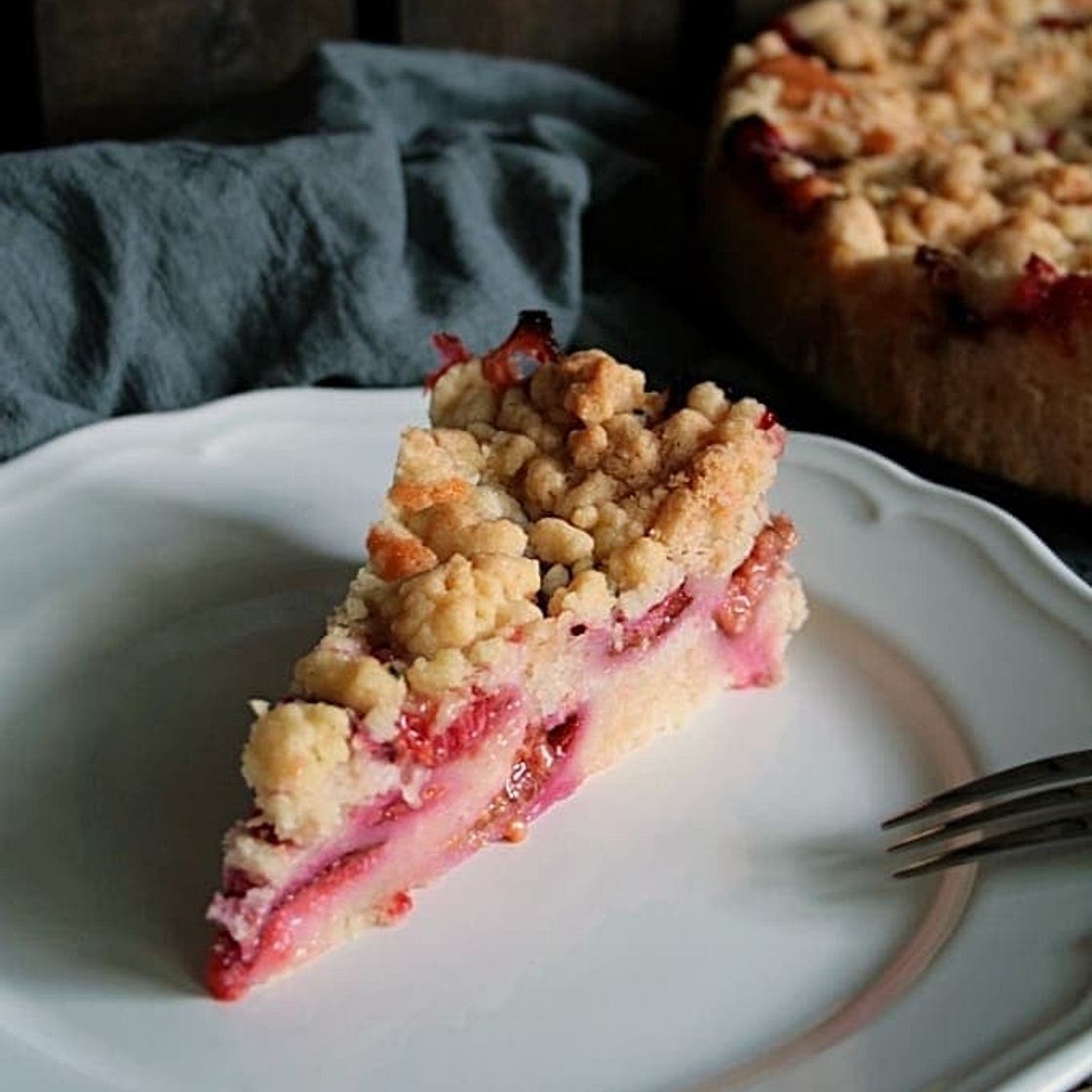 Juicy Fruit Crumble Cake